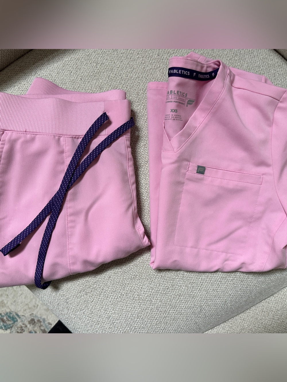 Fabletics marshmallow pink scrub top and bottom small petite.
